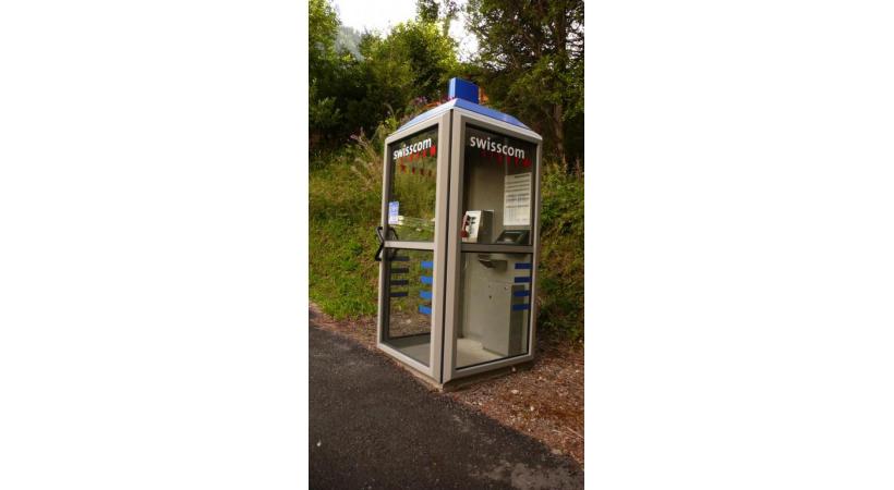 N’insérer surtout pas une carte bancaire dans une cabine téléphonique à la demande d’un inconnu. DR 