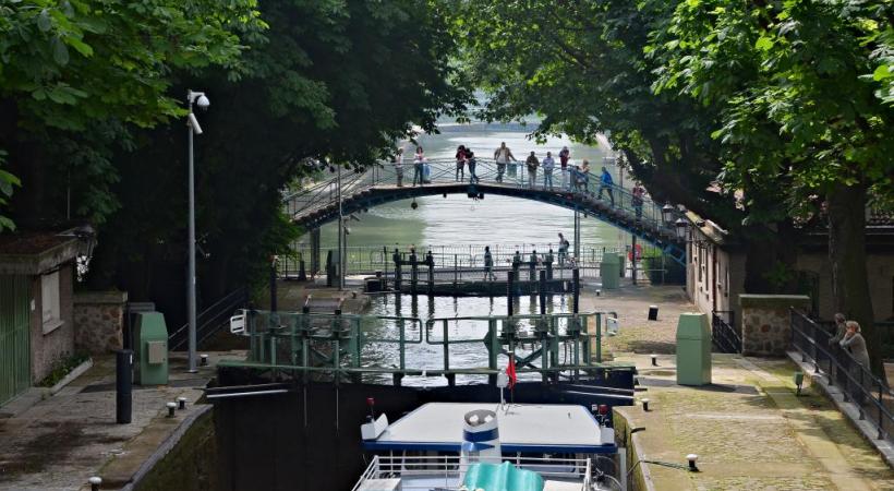 Le canal de Marne pour une promenade apaisante au fil de l’eau. CROISIEUROPE/DR L’abbaye d’Hautvillers, berceau du Champagne. DR La cathédrale de Reims compte 2303 sculptures… DR Les croisières sont ponctuées par le passage des écluses. DR 