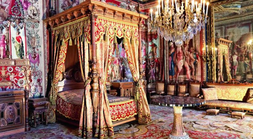 La salle du trône. Avec ses cours et ses jardins, le château atteint une superficie de 130 hectares. DR 