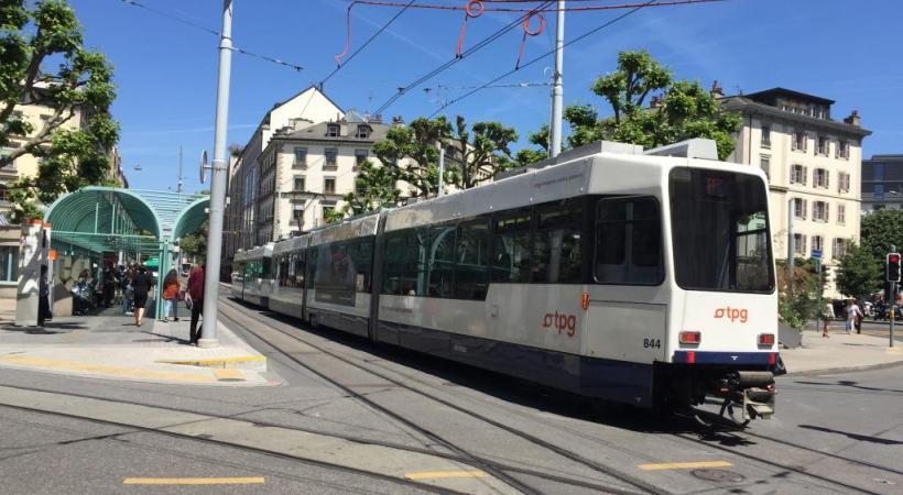 Diminuer la fréquence du tram 12: une curieuse façon d’encourager les déplacements en transports communs! AMM 