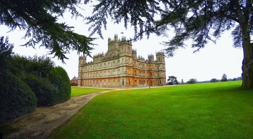 Highclere fascine tous les fans de «Downtown Abbey». 