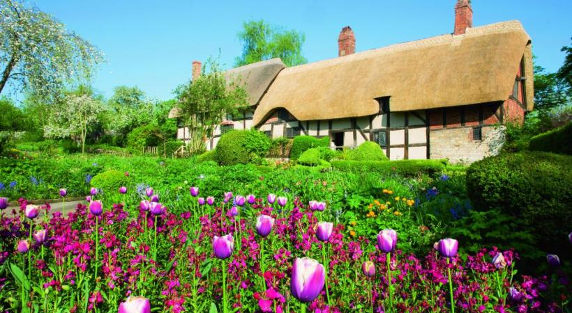 Stratford reflète l’amour de Shakespeare pour la nature. Le domaine princier de Bleinheim a été conçu entre 1705 et 1722. D’origine médiévale, Kenilworth était connu pour ses douves. Highclere fascine tous les fans de «Downtown Abbey». 