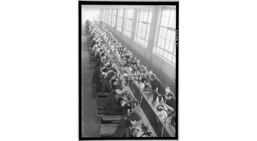 Première cordonnière de Suisse, en 1944. 