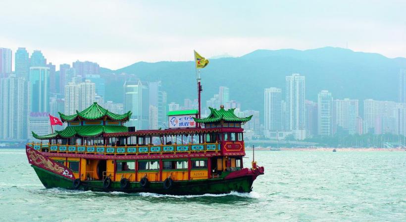 La baie est un lieu incontournable, de jour comme de nuit. DR La gastronomie hongkongaise permet  de déguster des trésors de saveurs. DR