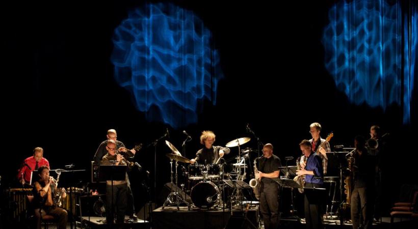 Un collectif atypique composé de treize musiciens compositeurs. PHILIPPE CLERC 