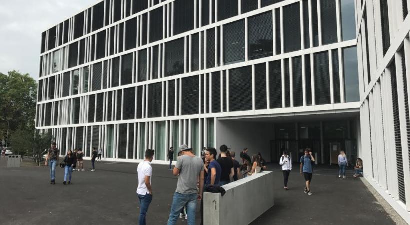L’école de commerce Raymond-Uldry lors de la rentrée lundi dernier.  