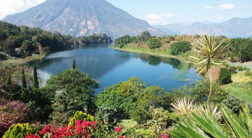 Le lac Atitlan, oasis rafraîchissante en pleine jungle. 