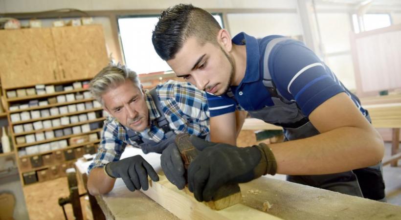Cette année, l’Etat a donné l’exemple en se fixant un quota de 4% d’apprentis (il était de 1,3% en 2015). 123RF/GOODLUZ 