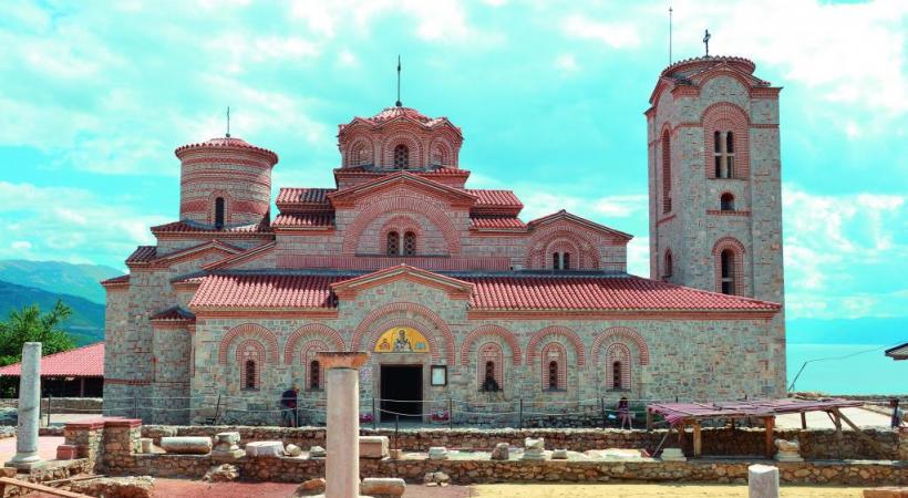 Le lac Ohrid est une étape incontournable lors d’un voyage en terres macédoniennes. DR Les monastères sont légion en Macédoine. DR. Les statues tentent de faire croire à un glorieux passé. DR Skopje est une capitale particulièrement atypique. DR 