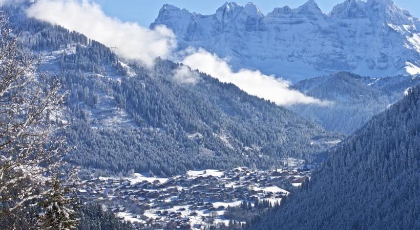 Le Fantasticable permet de survoler le hameau de Plaine-Dranse à presque  100 km/h et jusqu’à 240 m. de haut. THIEBAUT 