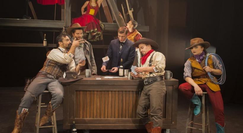 Costumes et décors western plongent le spectateur au cœur de l’Amérique des grands espaces.  JIM MNEYMEH 