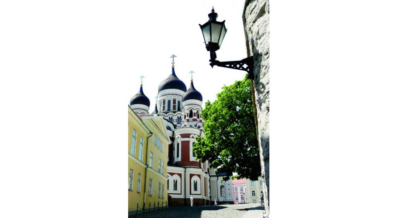 Jusqu’en 1918, Tallin, la capitale de l’Estonie, s’appelait encore Réval. Jusqu’en 1918, Tallin, la capitale de l’Estonie, s’appelait encore Réval. Les Pays Baltes ont de quoi séduire les amateurs d’architecture. De superbes environnements naturels à quelque distance des villes. Avec plus de 550’000 habitants, Vilnius est la deuxième plus grande ville balte Riga 