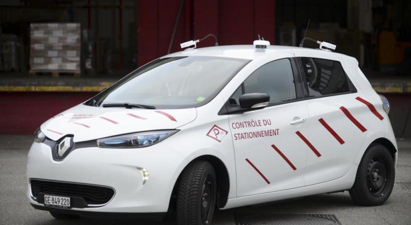 La «Scan Car» est munie d’un système automatique qui prend en roulant des photos  des plaques d’immatriculation des véhicules stationnés. FONDATION DES PARKINGS 