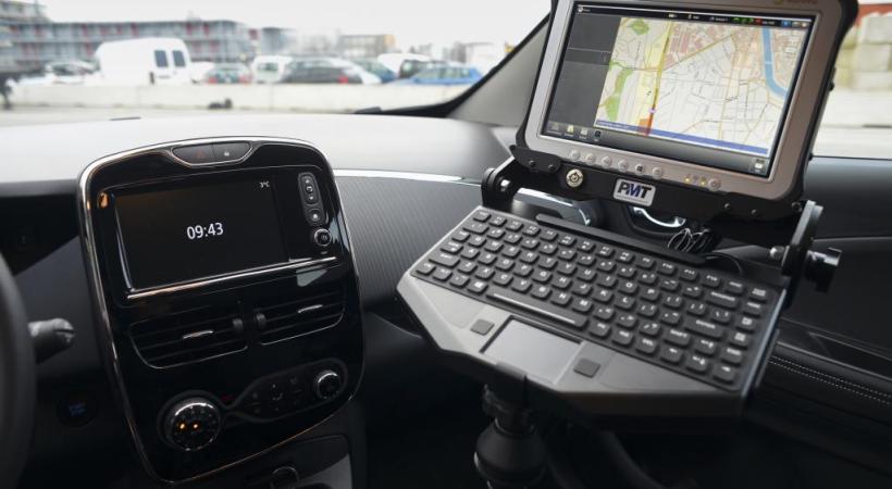 La «Scan Car» est munie d’un système automatique qui prend en roulant des photos  des plaques d’immatriculation des véhicules stationnés. FONDATION DES PARKINGS 