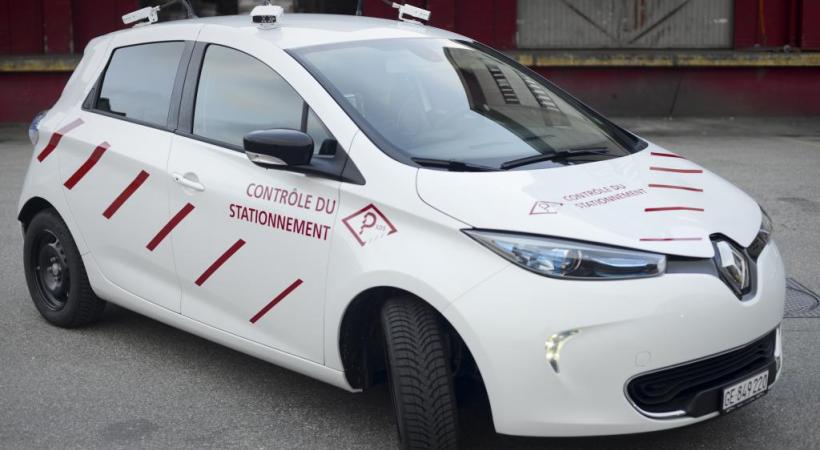 La «Scan Car» est munie d’un système automatique qui prend en roulant des photos  des plaques d’immatriculation des véhicules stationnés. FONDATION DES PARKINGS 