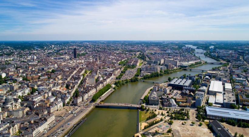 L’Erdre vue depuis le pont Saint-Michel à Nantes. La sixième ville de l’Hexagone est considérée comme la capitale verte de l’Europe. 123RF/THOMAS PAJOT L’île de Nantes et son fameux éléphant mécanique de 12 mètres de haut. Impressionnant! CROISIEUROPE Les chantiers de l ‘Atlantique à Saint-Nazaire. VILLE DE SAINT-NAZAIRE Le «MS Loire Princesse», un bateau qui vous fera découvrir, au rythme agréable de l’eau, une région d’une grande diversité. CROISIEUROPE 