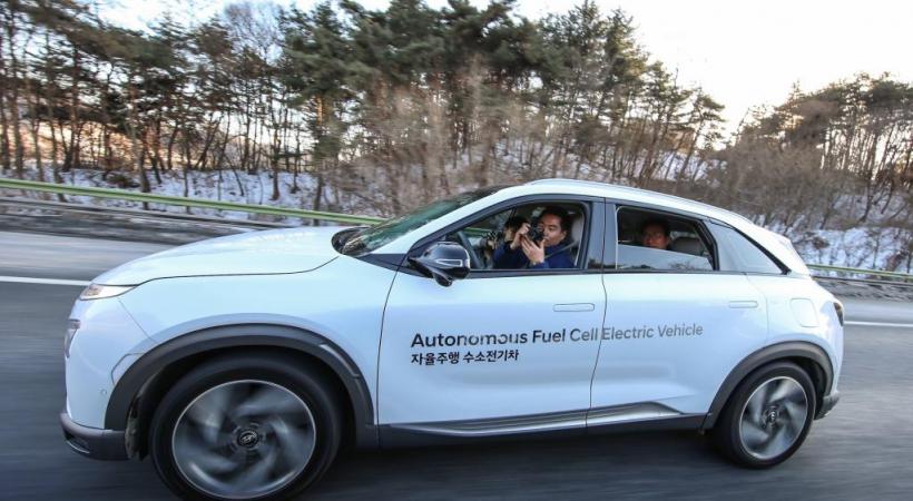 Lexus LF-1 Limitless Peugeot Rifter 4x4.   Mitsubishi e-EVO Hyundai Nexo. PHOTOS DR 