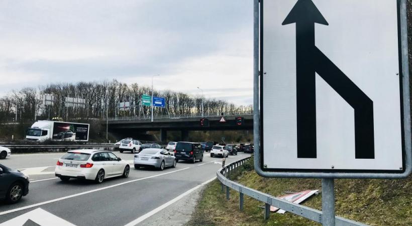 L'autoroute avant le tunnel de Vernier. Direction France. Francis Haller.