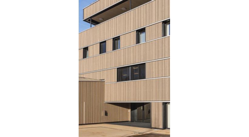 Un bâtiment en bois qui fait la part belle aux énergies renouvelables. LUCA FASCINI 