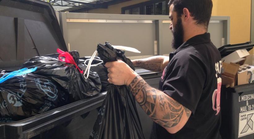 Les petits commerçants sont désormais obligés de stocker leurs déchets dans des locaux  de fortune avant de faire intervenir un transporteur privé pour les collecter. CHRISTINE ZAUGG 