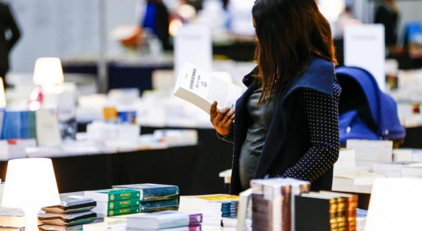 Flâner entre les stands à la découverte de nouvelles perles de la littérature. PIERRE ALBOUY 