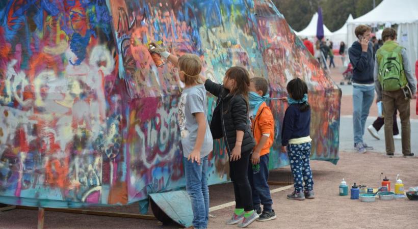 Roller disco, foot de rue, graffitis, flash-mob et bien d’autres animations. C.MEUWLY/VILLE DE GENèVE 