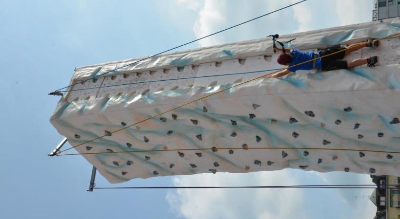 Roller disco, foot de rue, graffitis, flash-mob et bien d’autres animations. C.MEUWLY/VILLE DE GENèVE 