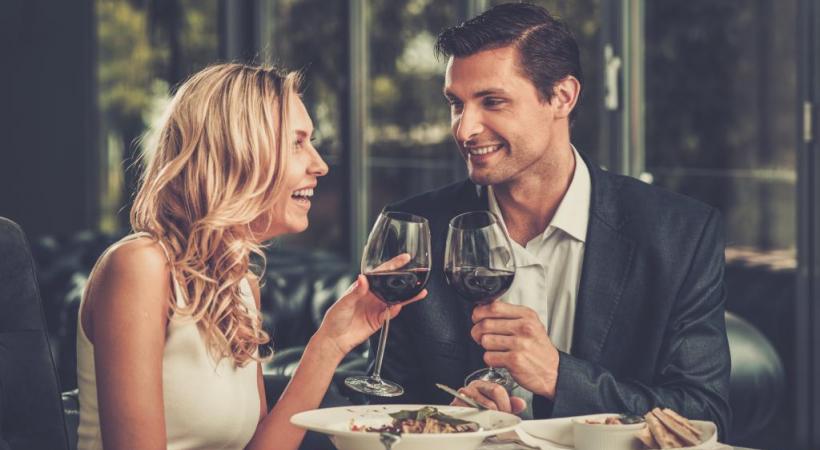 Partager un délicieux repas à deux et alléger l’addition, ça détend! 123RF/NEJRON 