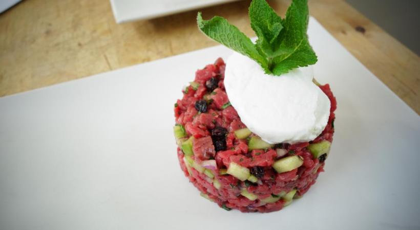 Tartare de bœuf à la grecque. dr