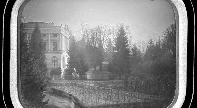 Une vigne au pied du Palais Eynard, en 1870. En médaillon, Sami Kanaan.  