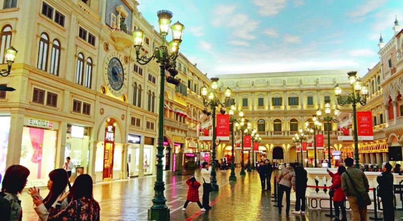 Le «Venetian» de Macao comprend un labyrinthe de canaux et une place St-Marc sous un ciel artificiel. BP 