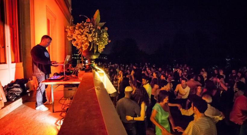 De 19 heures à 22 heures, la salsa reste diffusée sur haut-parleurs. YANNICK COLAIZZI 