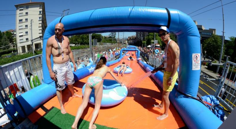 Le toboggan aquatique de 260 mètres revient au milieu du village d’animations. En 2017, 3200 participants ont mouillé leur maillot. DR 