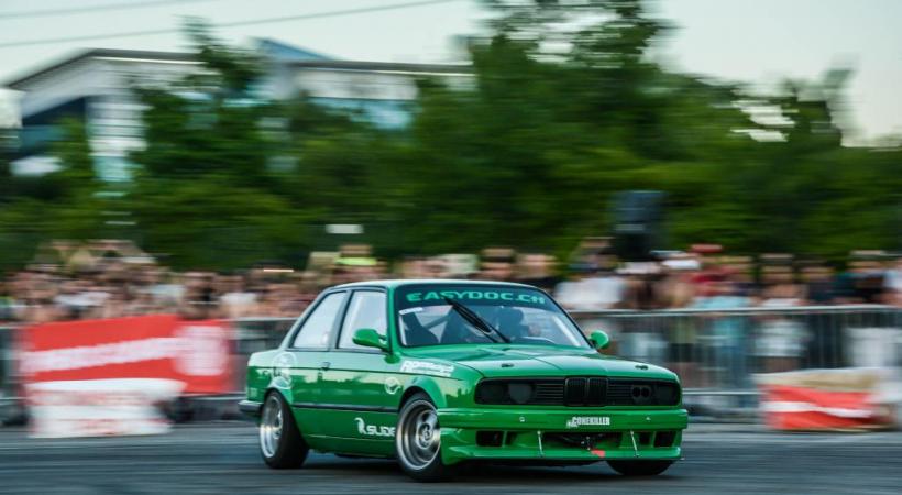 Des voitures rutilantes, des motos customisées, des shows décoiffants… les fous de tuning vont en prendre plein les yeux, durant deux jours. SWISS CAR EVENT.CH 