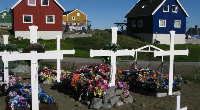 Le climat impose des sépultures hors-sol. BP 