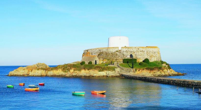 Fort Gris entouré d’une mer calme, par une belle matinée d’automne. 123RF/QUINTIN RAYER