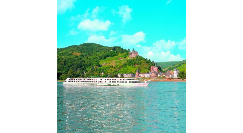 Le «MS Gérard Schmitter», du nom du fondateur de la compagnie CroisiEurope, sillonne paisiblement la vallée du Rhin et celle de la Moselle. Le château de Reichsburg domine Cochem, la ville médiévale au de la Moselle.  