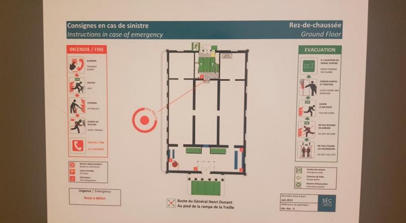 Les consignes de sécurités affichées laissent les visiteurs perplexes. AU