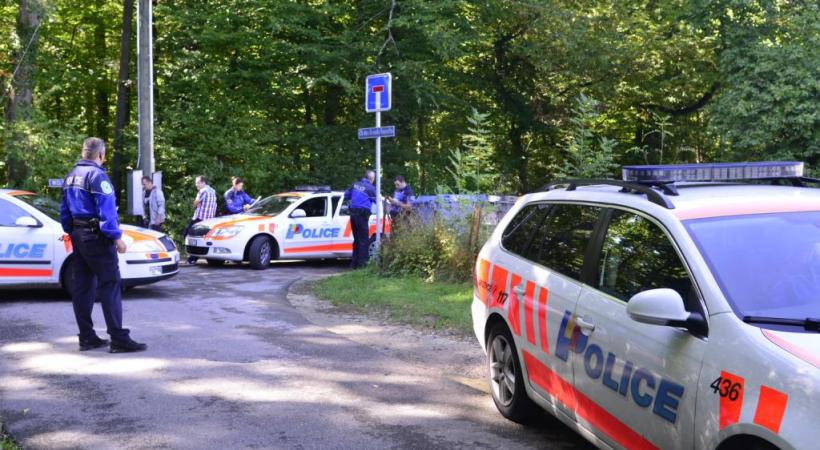 La police sur les lieux (les bois de Genthod) où Adeline a été sauvagement assassinée  le 12 septembre 2013. CHRISTIAN BONZON