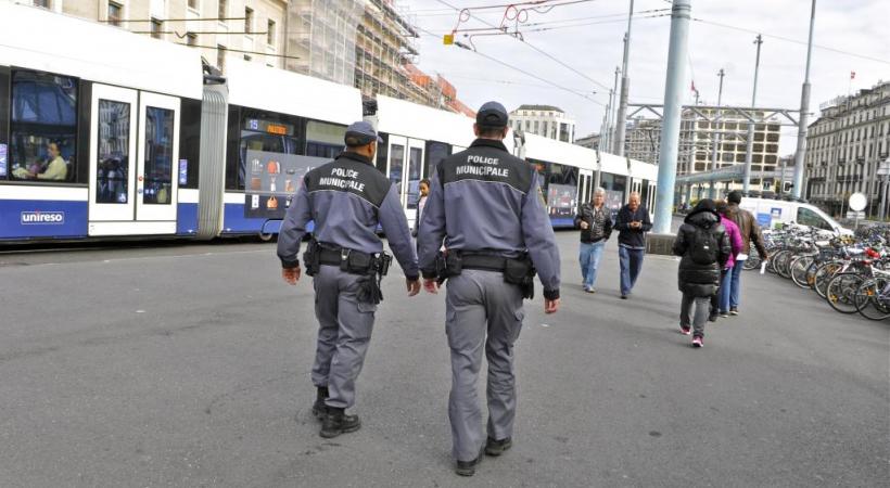 Le texte demande que l’effectif des agents de la police municipale passe progressivement de 200 à 400 d’ici à 2025. DRK