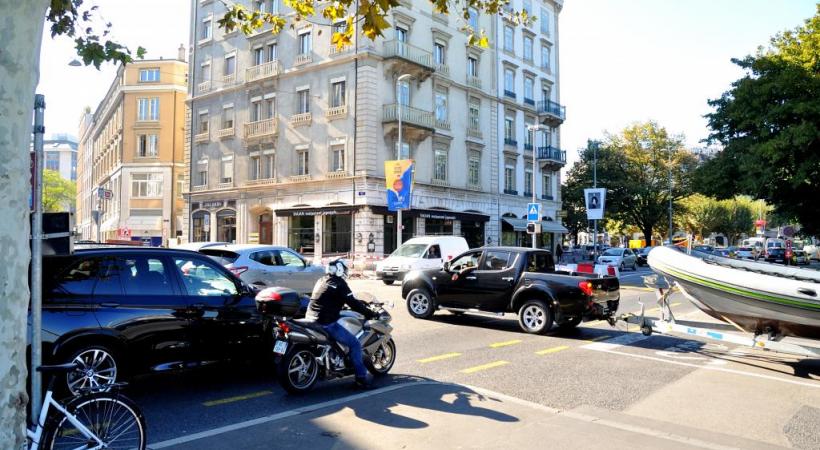En moins de trois ans, trente-deux accidents se sont produits au carrefour du quai Gustave-Ador/rue de la Scie. STéPHANE CHOLLET