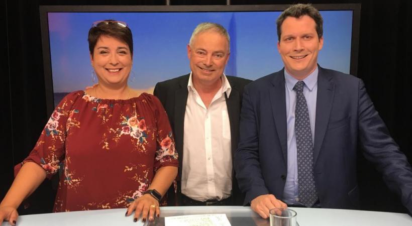 Ana Roch et Martin Staub, les deux candidats à la mairie verniolane étaient sur le plateau  du Grand Genève à Chaud sur Léman Bleu, dimanche 30 septembre. DR