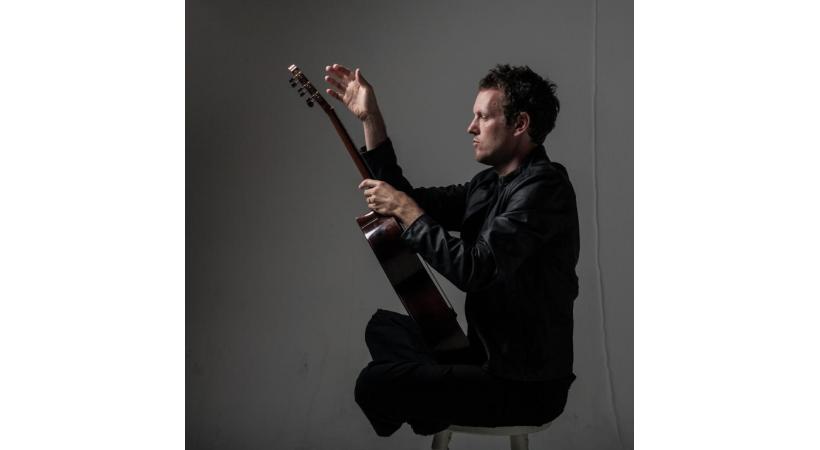 Le guitariste  sud-africain Derek Gripper distillera ses sonorités atypiques. DR