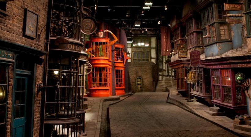 La rue des apprentis-sorciers et ses boutiques.