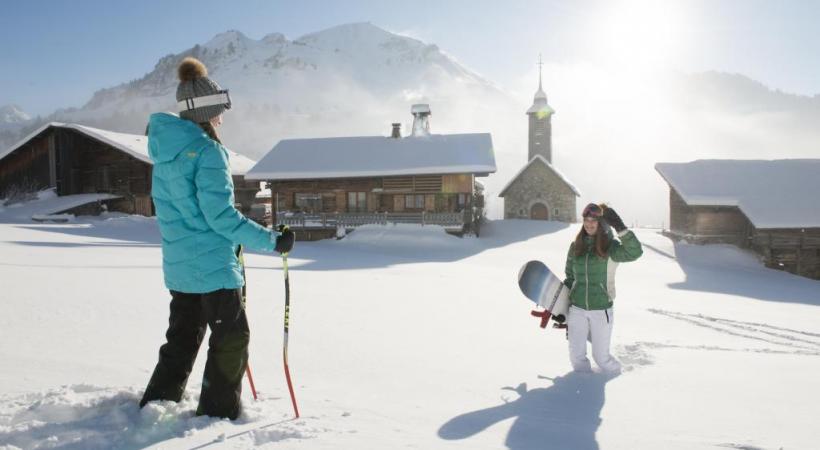 au charme fou  pour s’adonner aux joies  de la poudreuse. P. LEBEAU-ARAVIS
