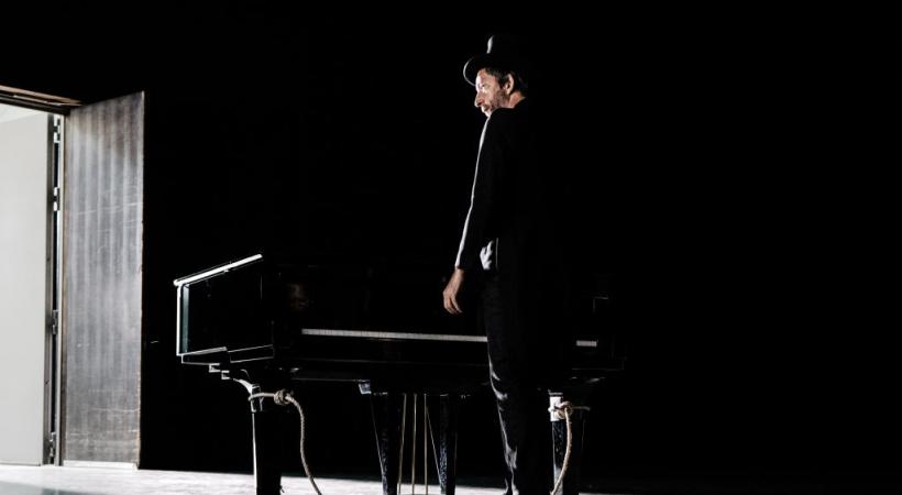 L’artiste français propose un univers atypique et donc attirant. LéONORE MERCIER