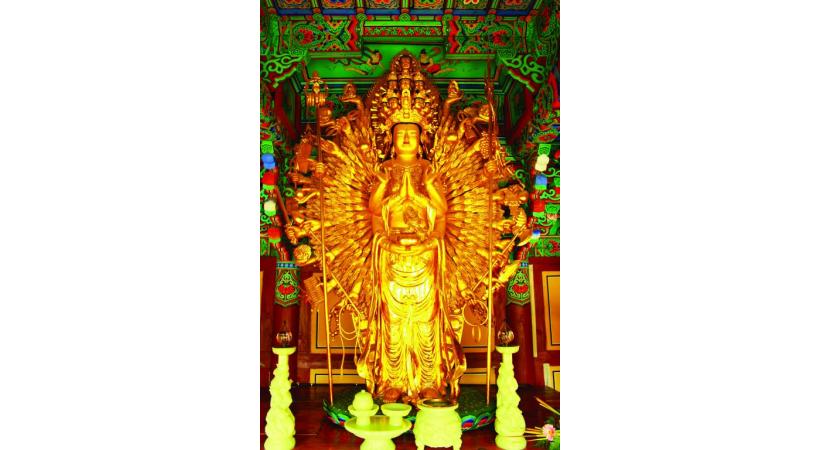 La statue Gwaneum, au temple bouddhiste de Girimsa. 123RF/MICHAEL HARRISON 
