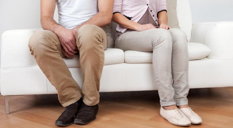 Me Robert Assaël (en médaillon), qui défend le mari (photo prétexte), évoque une «atteinte excessive» à la liberté personnelle de son client. 123RF/ANDRIY POPOV