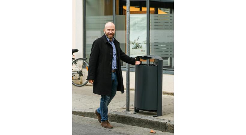 Le maire de la cité sarte, Nicolas Walder, 