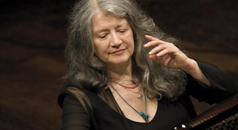 Martha Argerich est régulièrement invitée par les orchestres les plus prestigieux. ADRIANO HEITMAN